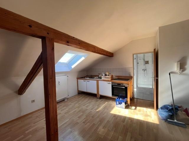 Gemütliche Dachgeschoßwohnung, 2 Zimmer mit Küchenzeile in Passau Neustift