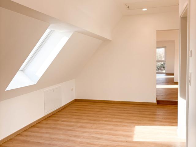 Gemütliche Dachgeschosswohnung in Estenfeld! | Reinhart Immobilien Marketing