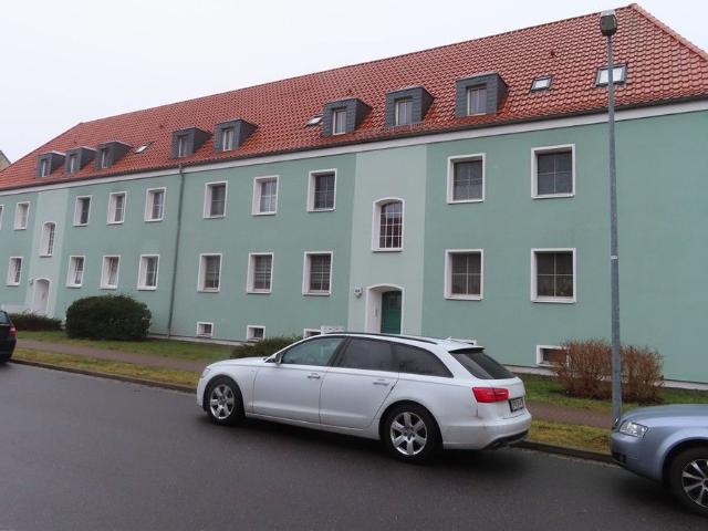 Gemütliche Dachgeschosswohnung mit Dusche, Küche und Bad mit Fenster
