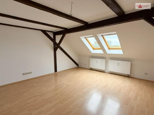 Gemütliche Dachgeschosswohnung mit Einbauküche im Zentrum von Annaberg!