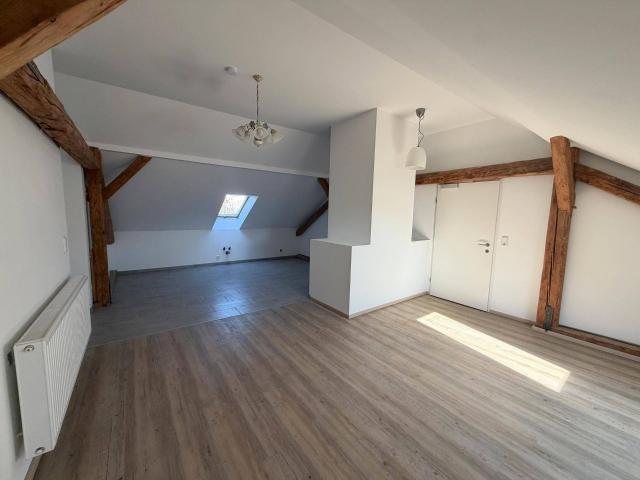Gemütliche Dachgeschosswohnung mit Garten, Garage und großzügigem Ausbaupotenzial