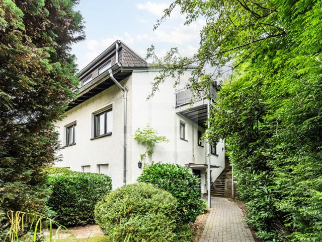 Gemütliche Dachgeschosswohnung mit großzügigem Balkon und Blick ins Grüne!