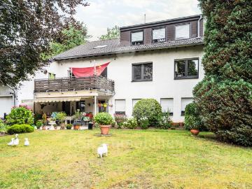 Gemütliche Dachgeschosswohnung mit großzügigem Balkon und Blick ins Grüne!