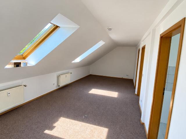 Gemütliche Dachgeschoßwohnung mit Tageslichtbad in Braunsbedra zu vermieten!