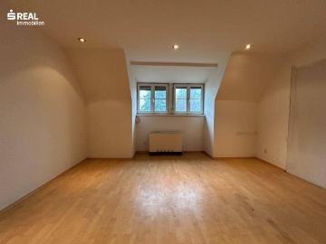 Gemütliche Dachgeschosswohnung mit wunderschönem Kamin
