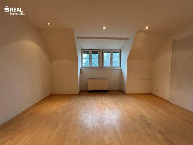 Gemütliche Dachgeschosswohnung mit wunderschönem Kamin