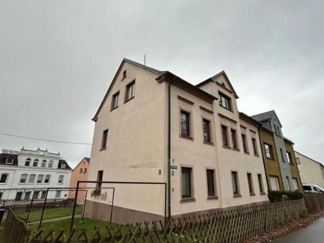 Gemütliche DG 2 Zimmer mit Dusche und Laminat in ruhiger Lage!