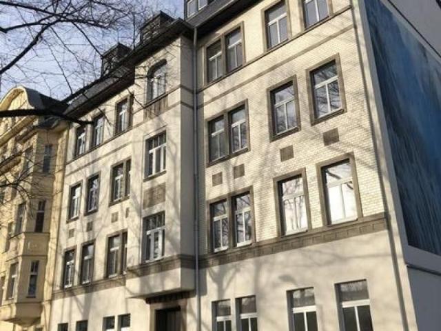 Gemütliche DG 3 Zimmer mit Laminat und Balkon in zentraler Lage