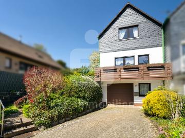 Gemütliche Doppelhaushälfte mit integrierter Garage in familienfreundlicher Lage!