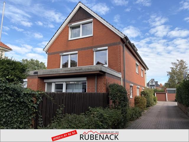 Gemütliche Etagenwohnung mit Dachterrasse und Garage in zentraler Stadtlage!