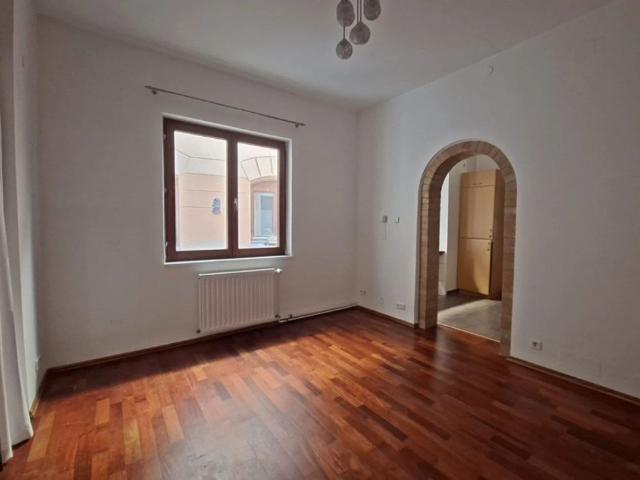 Gemütliche ebenerdige 2 Zimmer Innenhof Wohnung für SINGLES im Zentrum von Baden bei Wien