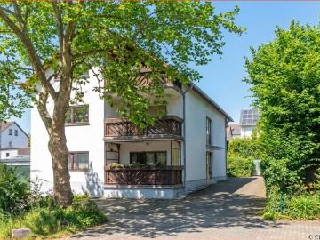 Gemütliche Eigentumswohnung im Dachgeschoss eines gepflegten Mehrparteienhauses in ruhiger Innenstadtlage