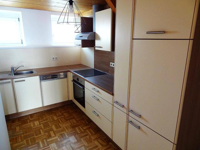 Gemütliche, geräumige und sonnige Maisonette Mietwohnung mit guter Raumaufteilung. !