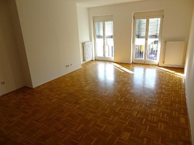 Gemütliche, geräumige und sonnige Mietwohnung mit neuer Küche und Parkplatz …!