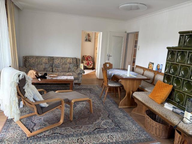 Gemütliche, ruhige 3 Zimmer Wohnung mit Südbalkon und Kachelofen