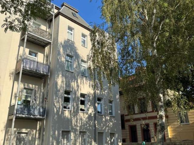 Gemütliche, sanierte 2 Raum DG Wohnung mit neuer EBK, Balkon und Fahrstuhl in Magdeburg Sudenburg