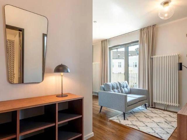 Gemütliche unbefristete 2 Zimmer Wohnung mit offenem Wohnbereich und Balkon im RIX Neukölln