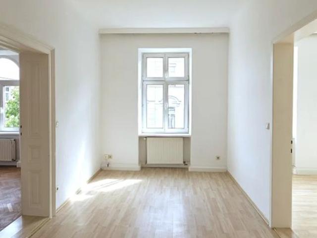 Gemütliche unbefristete Altbauwohnung mit Charme und viel Platz