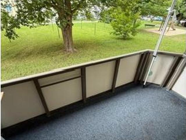 Gemütliche und vermietete 3 Zimmer mit Laminat, Balkon, Stellplatz und Wannenbad in ruhiger Lage!