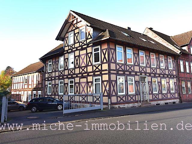 Gemütliche und gepflegte 2 Zi. Wohnung im DG. Fachwerkhaus mit 6 WE nahe der Innenstadt