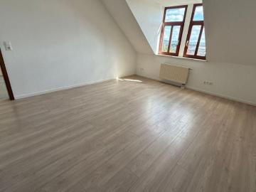 Gemütliche Whg. mit Dachschrägen NEUES Laminat u.v.m