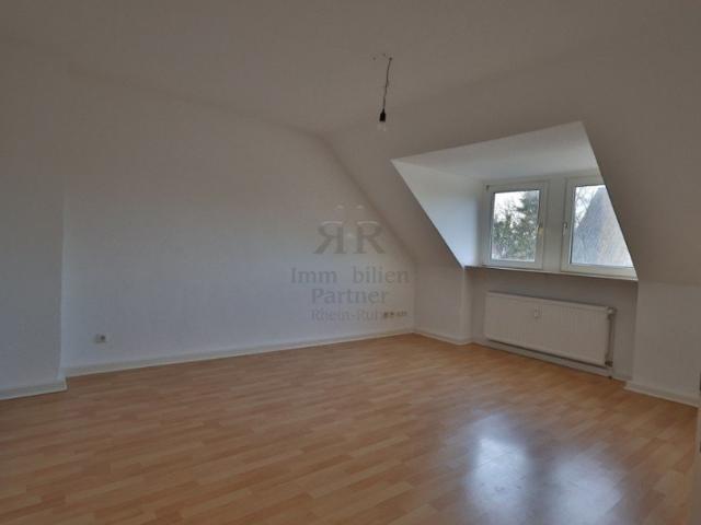 Renovierte Wohnung zum TRÄUMEN mit Balkon und Stellplatz!