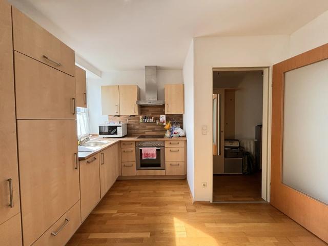 Gemütliche Wohnung mit möblierter Küche in idealer Lage!