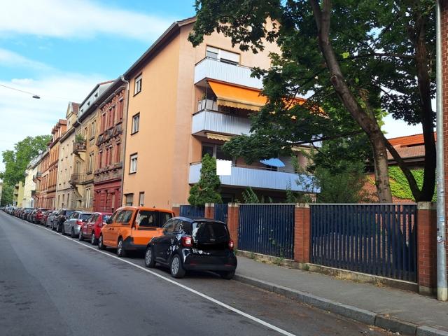 Gemütliche Wohnung mit Balkon sucht handwerklich geschickte Mieter