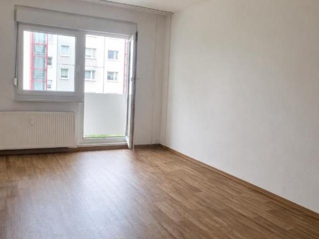 Gemütliche Wohnung mit großem Wohnbereich, Balkon und gepflegter Ausstattung