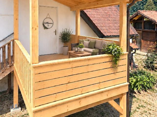 Gemütliche Wohnung mit überdachter Holzterrasse in idyllischer Umgebung in Ruhelage