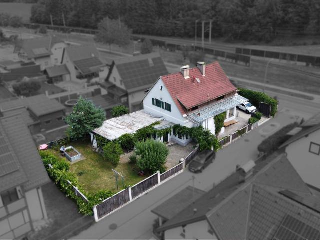 Gemütliche Wohneinheiten und viel Platz für Hobbys und Fahrzeuge! Ein Haus viele Perspektiven
