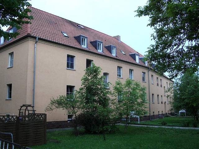 Gemütliche Zwei Zimmer im Dachgeschoss, ruhige grüne Lage