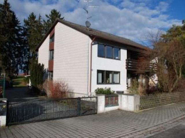 Gemütliche Zwei Zimmerwohnung mit Balkon 1. OG