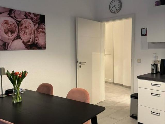 Gemütliche Zweiraumwohnung mit ca. 60 m² Wohnfläche, großer Küche und Tageslichtbad
