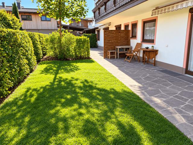 Gemütliche 1,5 Zimmer Gartenwohnung mit großer Terrasse, Privatgarten & Parkplatz | ab 1.12