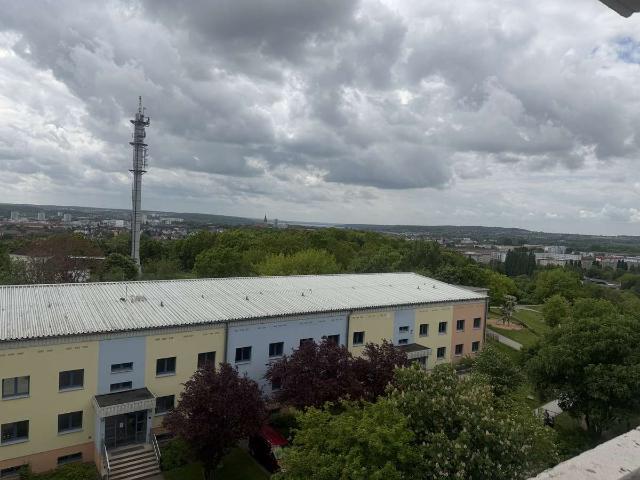 gemütliche 1 Raum Wohnung mit Balkon und Top Ausblick, Senioren sind willkommen !NEU