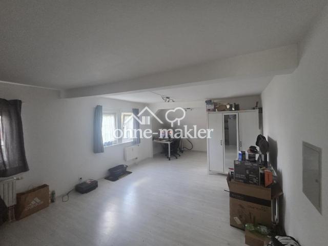 Gemütliche 1 Zimmer Dachgeschosswohnung mit Einbauküche und Stellplatz
