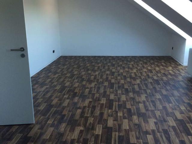 Gemütliche 1 Zimmer DG Wohnung mit Einbauküche, Bad und Ausblick