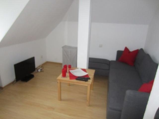 Gemütliche 1 Zimmer DG Wohnung ruhig gelegen mit Gartenbenutzung