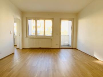 Gemütliche 2,5 Zimmerwohnung mit Loggia in Zentrumsnähe