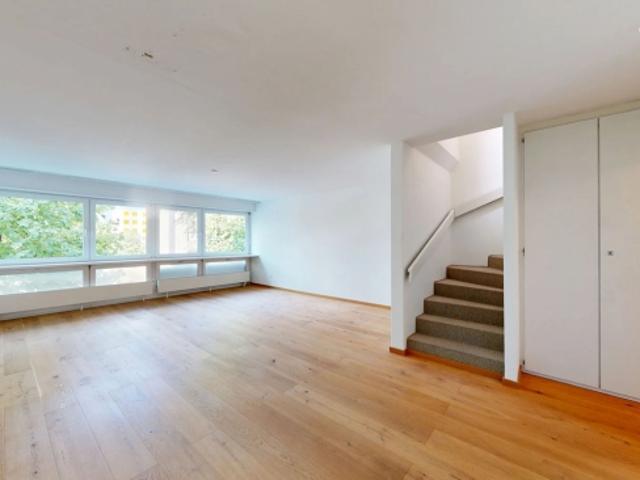 Gemütliche 2.5 Zimmer Triplexwohnung mit Garage und Aussenparkplatz