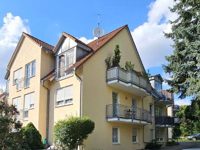 Gemütliche 2 R Whg Balkon und PKW Stellplatz. Ruhige Seitenstr. DD Klotzsche