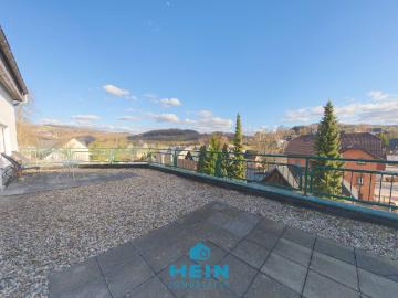 Gemütliche 2 Raum Wohnung in Lauter – Zentrale Lage mit Dachterrasse und beeindruckendem Ausblick