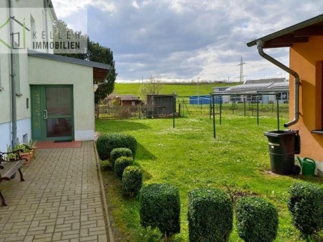 Gemütliche 2 Raum Wohnung in saniertem 6 Familienhaus, große Bodenkammer, Wäscheboden, Kellerabteil