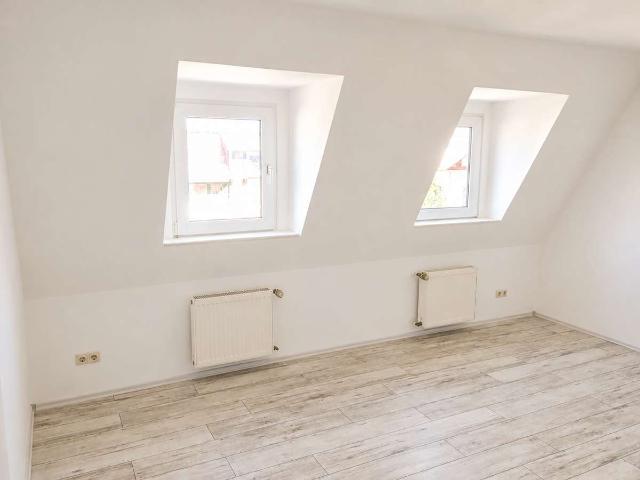 Gemütliche 2 Raum Wohnung unterm Dach 104.1005