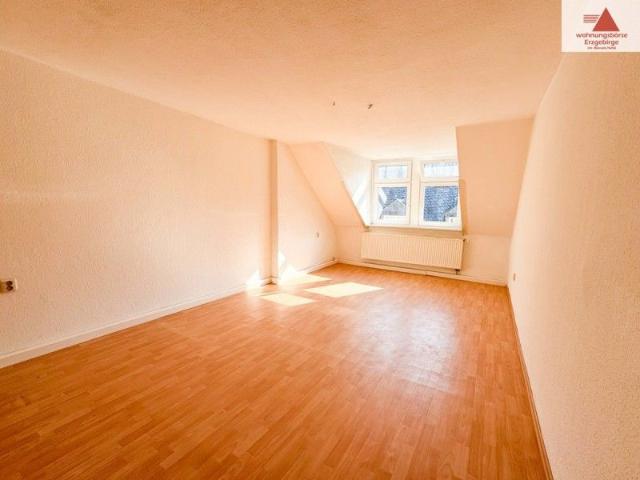 Gemütliche 2 Raum Dachgeschoss Wohnung mit Dachterrasse direkt im Zentrum von Annaberg!