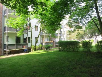 Gemütliche 2 RWG – Laminat – Tageslicht Bad mit Wanne – Balkon * WE 11* – I.V.K. GmbH – Immobilien Leipzig