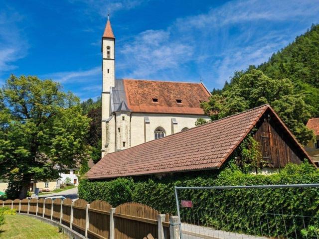 Gemütliche 2 Zi Wohnung im 1. Stock mit Balkon und Abstellplatz für PKW