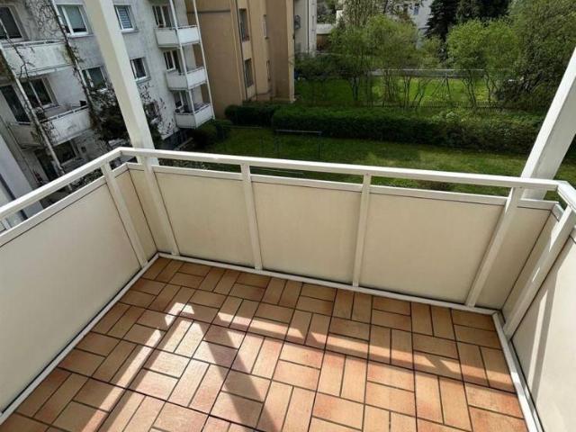 Gemütliche 2 Zimmer mit Balkon und Wannenbad in ruhiger Lage