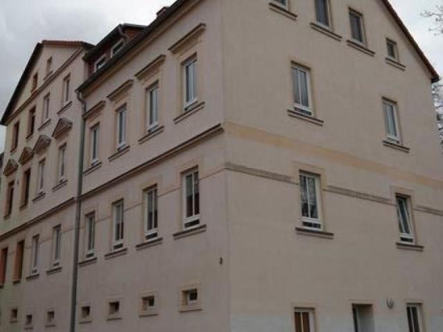 Gemütliche 2 Zimmer mit Laminat und Wannenbad mit Fenster in ruhiger Lage!